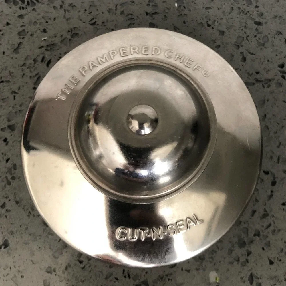 The Pampered Chef Cut-N-Seal Medium 3.5